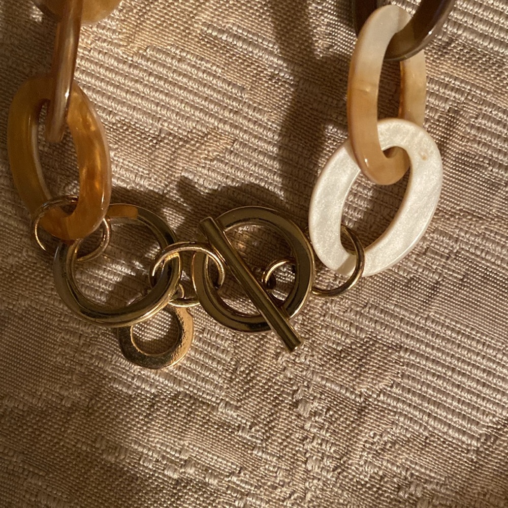 Fabulous Statement Necklace With Toggle Closure. - image 3